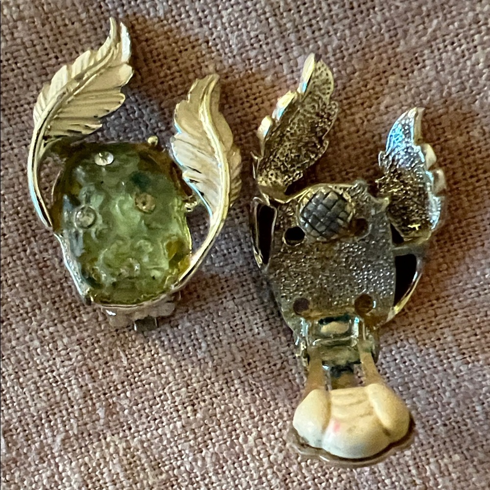 Vintage Clip On Leafy Green Gemstone Earrings - Picture 3 of 5